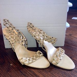 Joey cream with gold stuffed hells